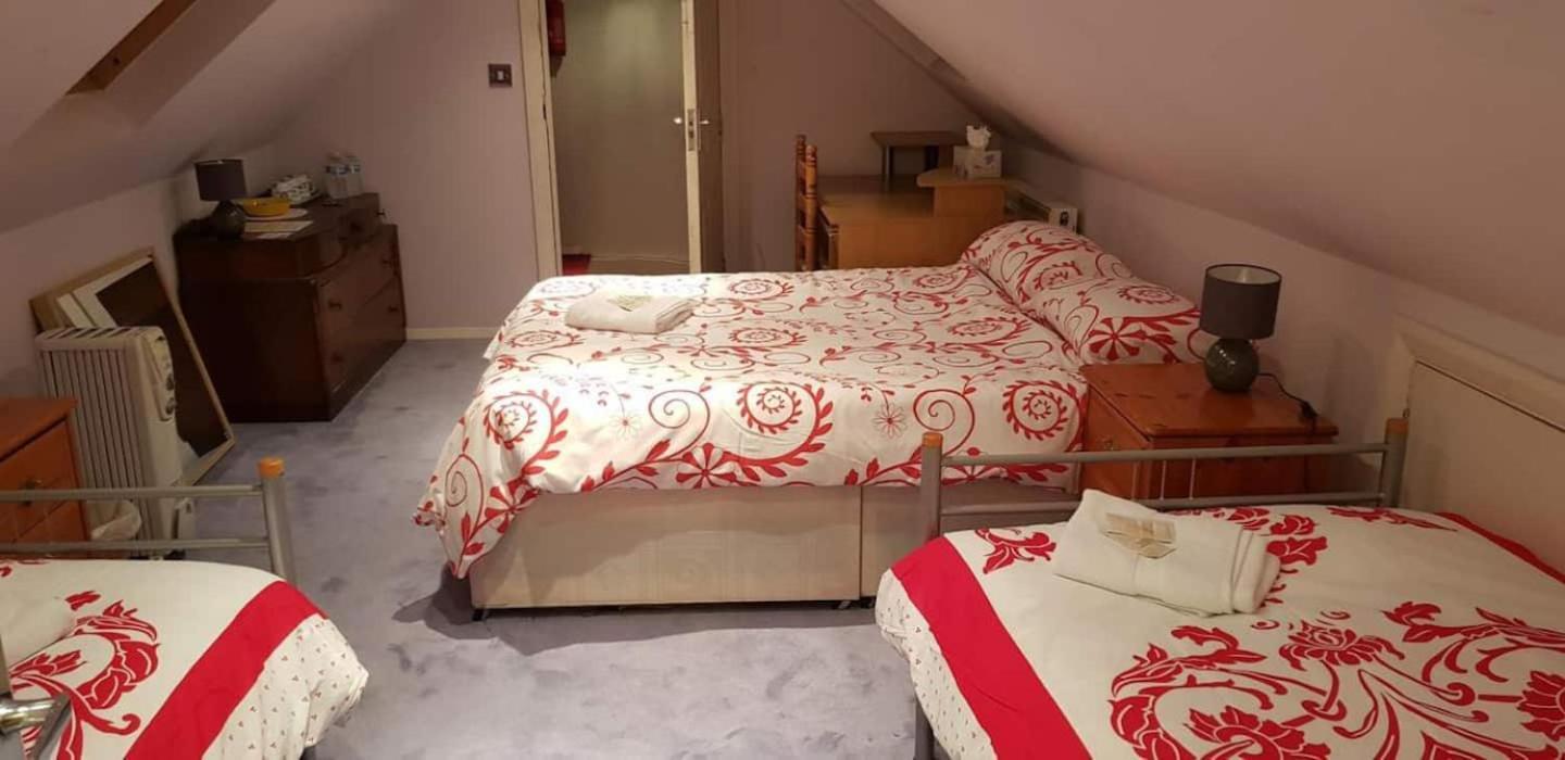 Oyo Guest House Ellipse Whetstone Eksteriør bilde