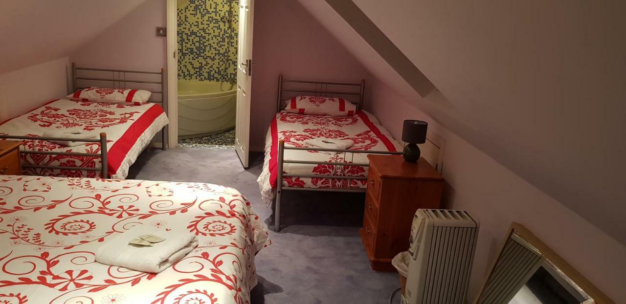 Oyo Guest House Ellipse Whetstone Eksteriør bilde